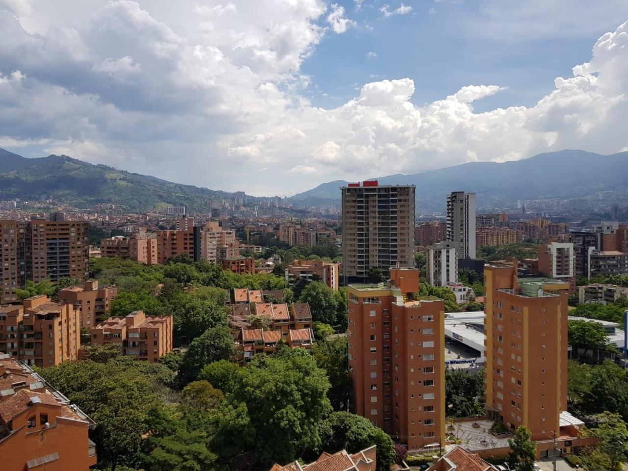 Cyan Suites Poblado By Mde Bnb Medellín Buitenkant foto