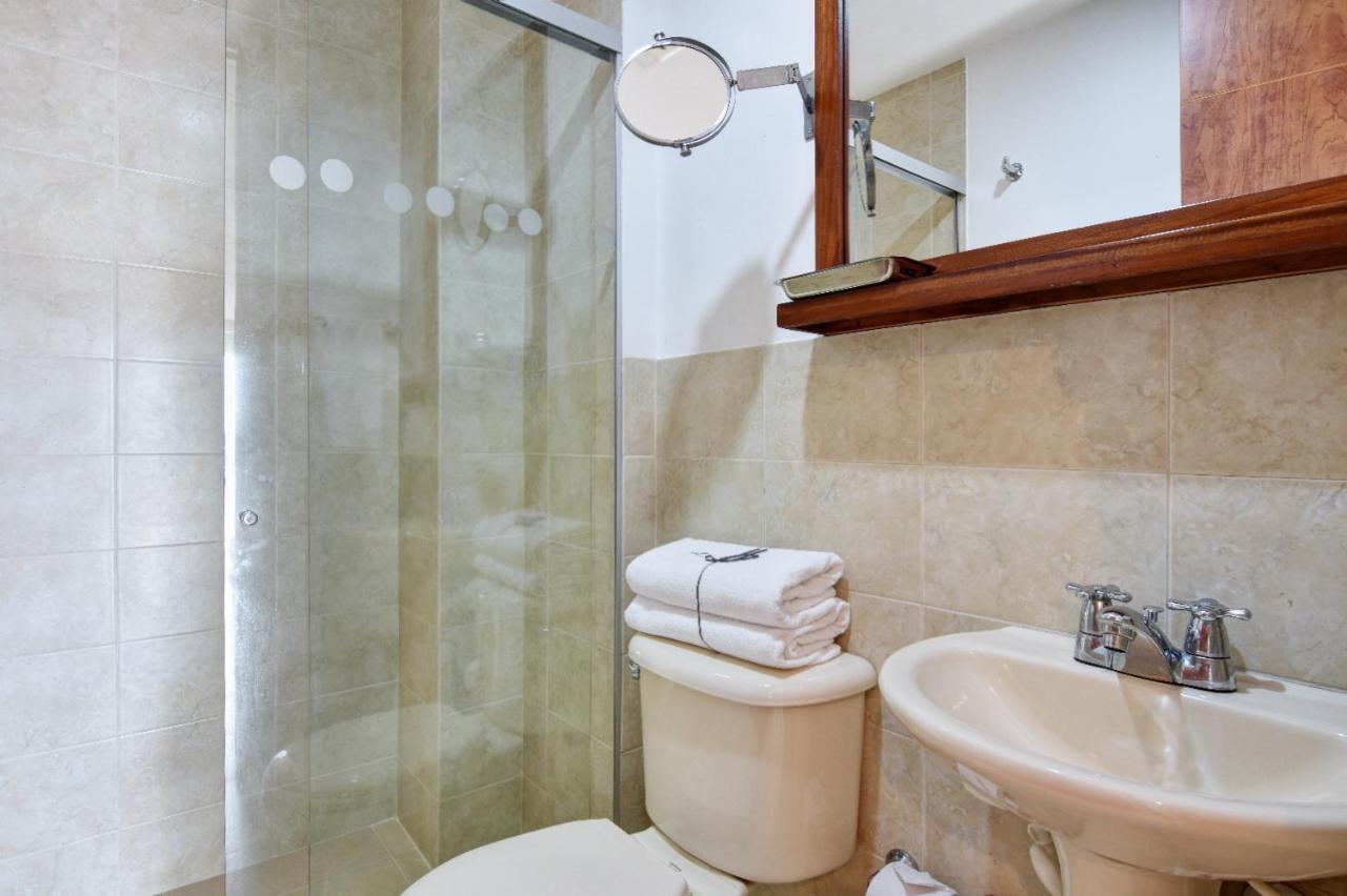 Cyan Suites Poblado By Mde Bnb Medellín Buitenkant foto