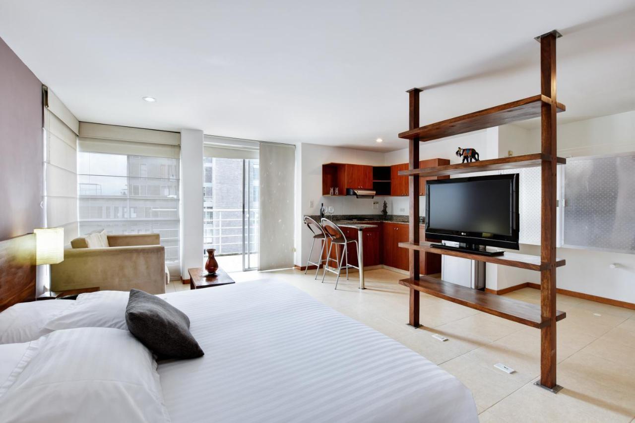 Cyan Suites Poblado By Mde Bnb Medellín Buitenkant foto