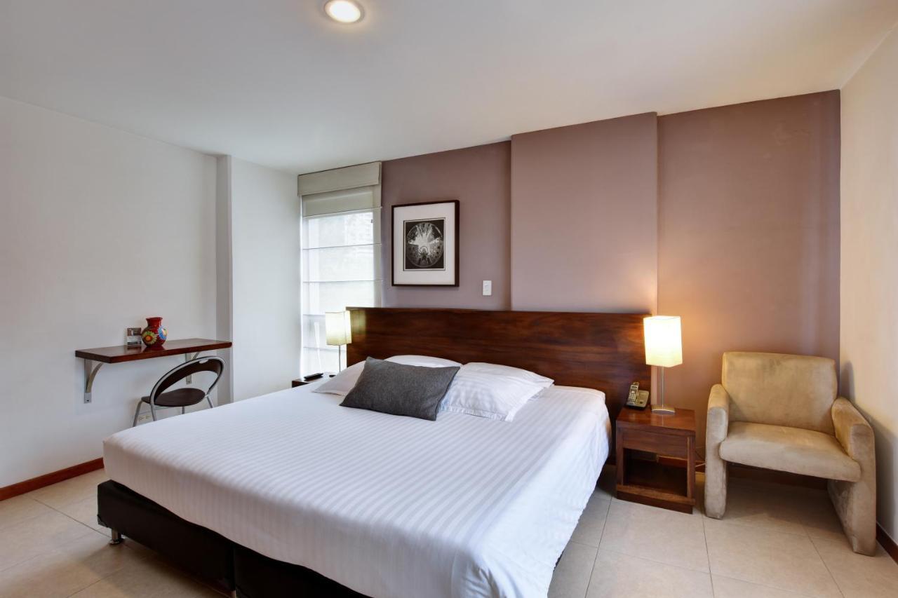 Cyan Suites Poblado By Mde Bnb Medellín Buitenkant foto