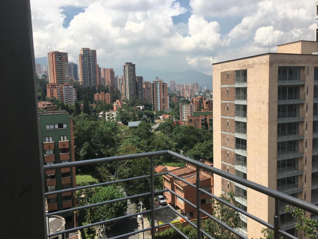 Cyan Suites Poblado By Mde Bnb Medellín Buitenkant foto