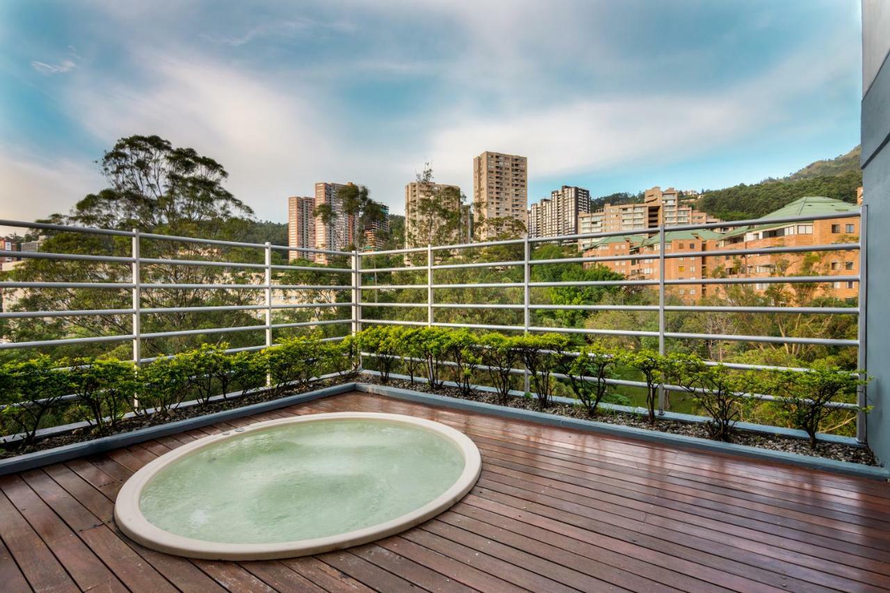 Cyan Suites Poblado By Mde Bnb Medellín Buitenkant foto