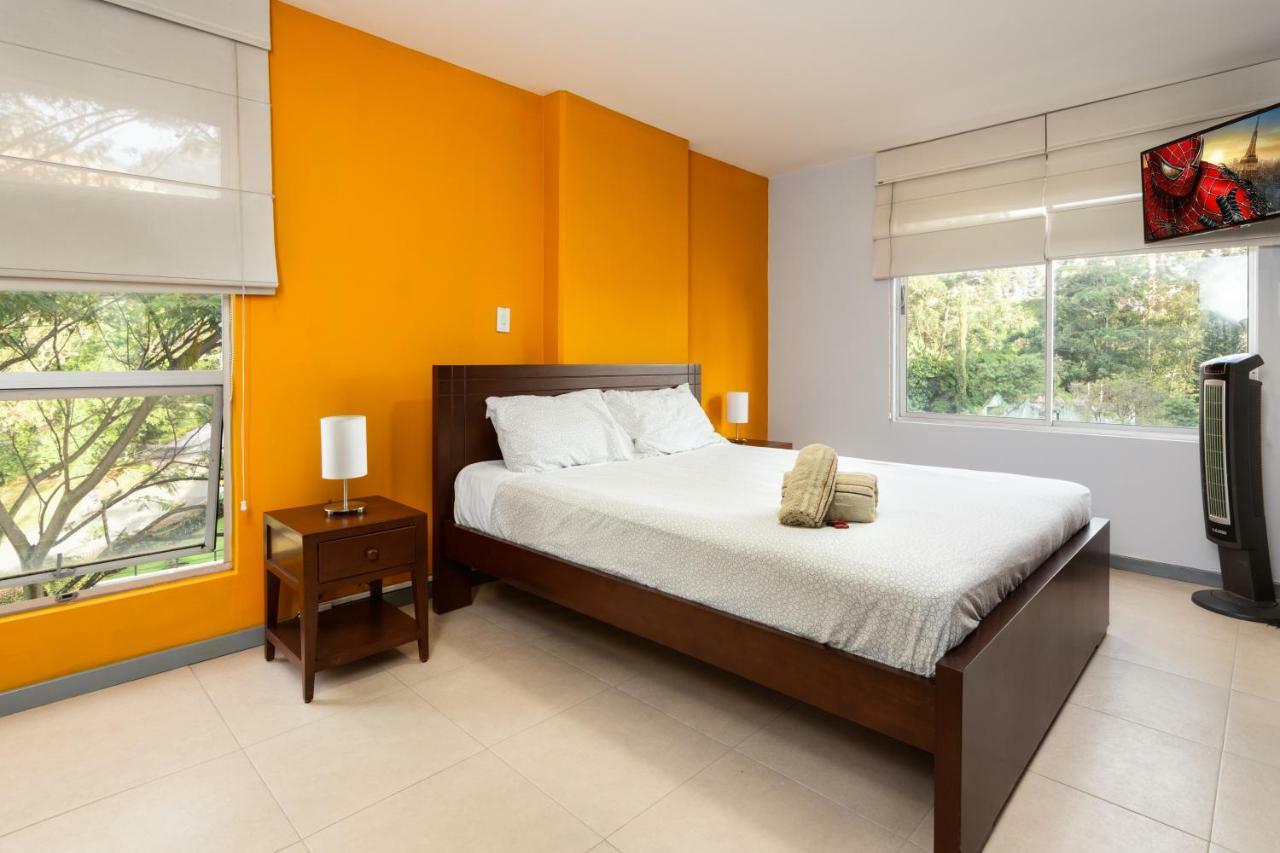 Cyan Suites Poblado By Mde Bnb Medellín Buitenkant foto