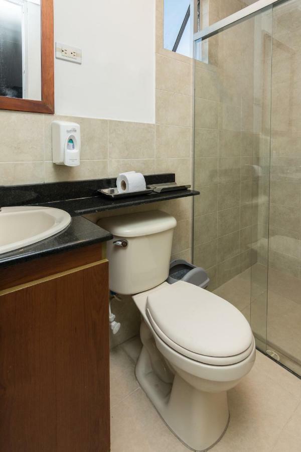 Cyan Suites Poblado By Mde Bnb Medellín Buitenkant foto