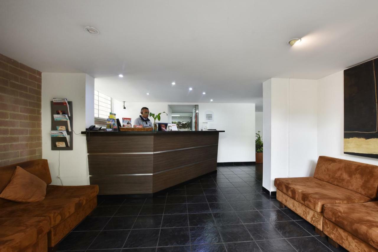 Cyan Suites Poblado By Mde Bnb Medellín Buitenkant foto